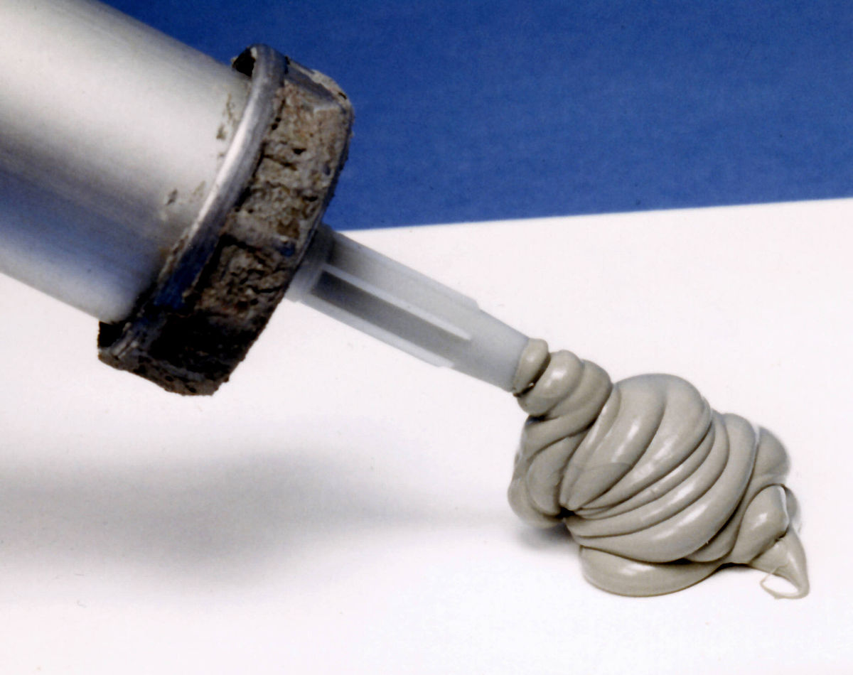 Cordless Caulking Guns
